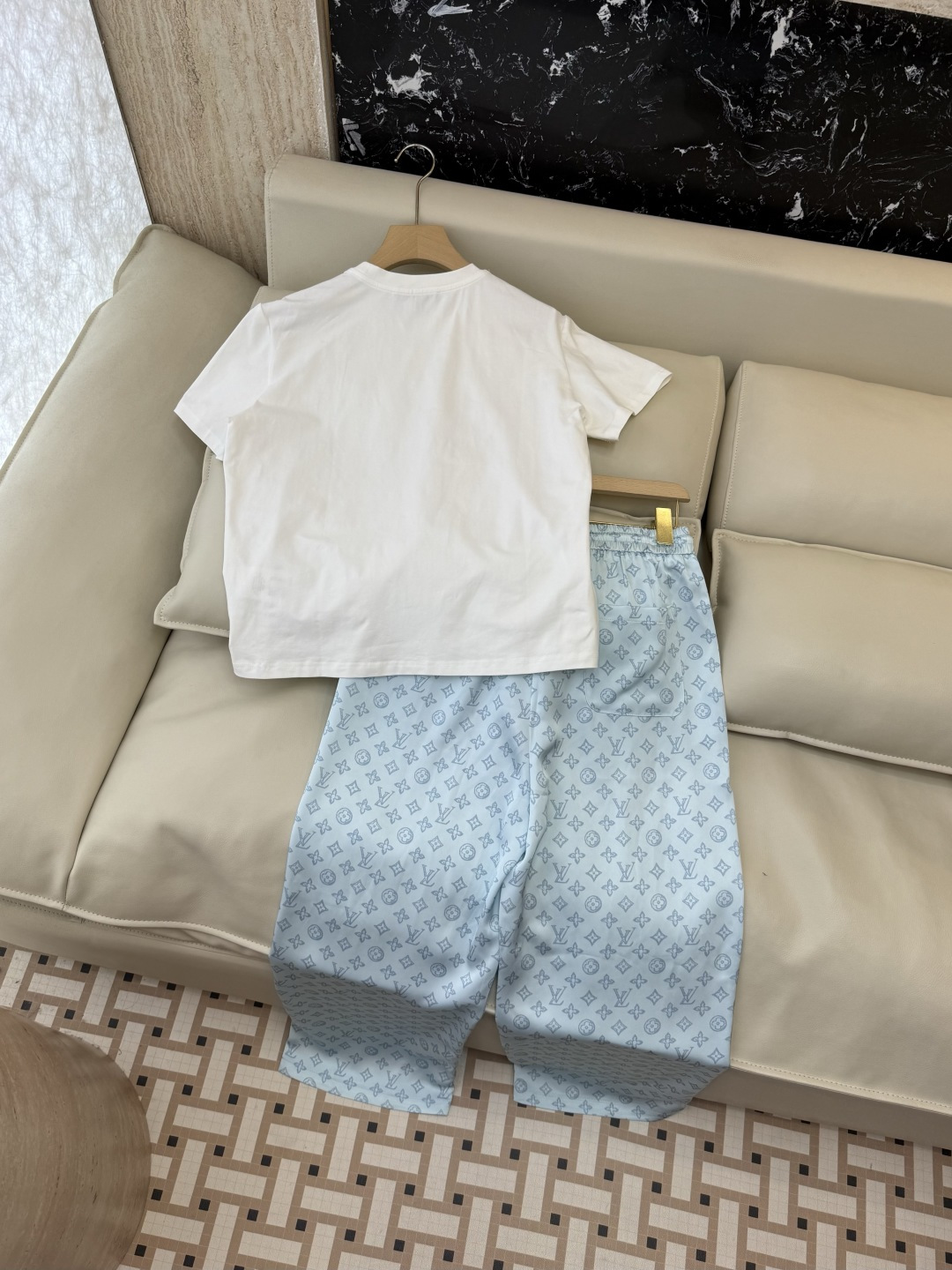 AQ011#新款套装⚠️工厂特批‼️LV 老花logo字母印花长裤➕短袖T恤 套装 蓝色 白色 SML