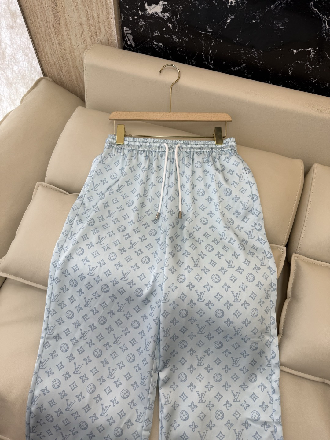 AQ011#新款套装⚠️工厂特批‼️LV 老花logo字母印花长裤➕短袖T恤 套装 蓝色 白色 SML
