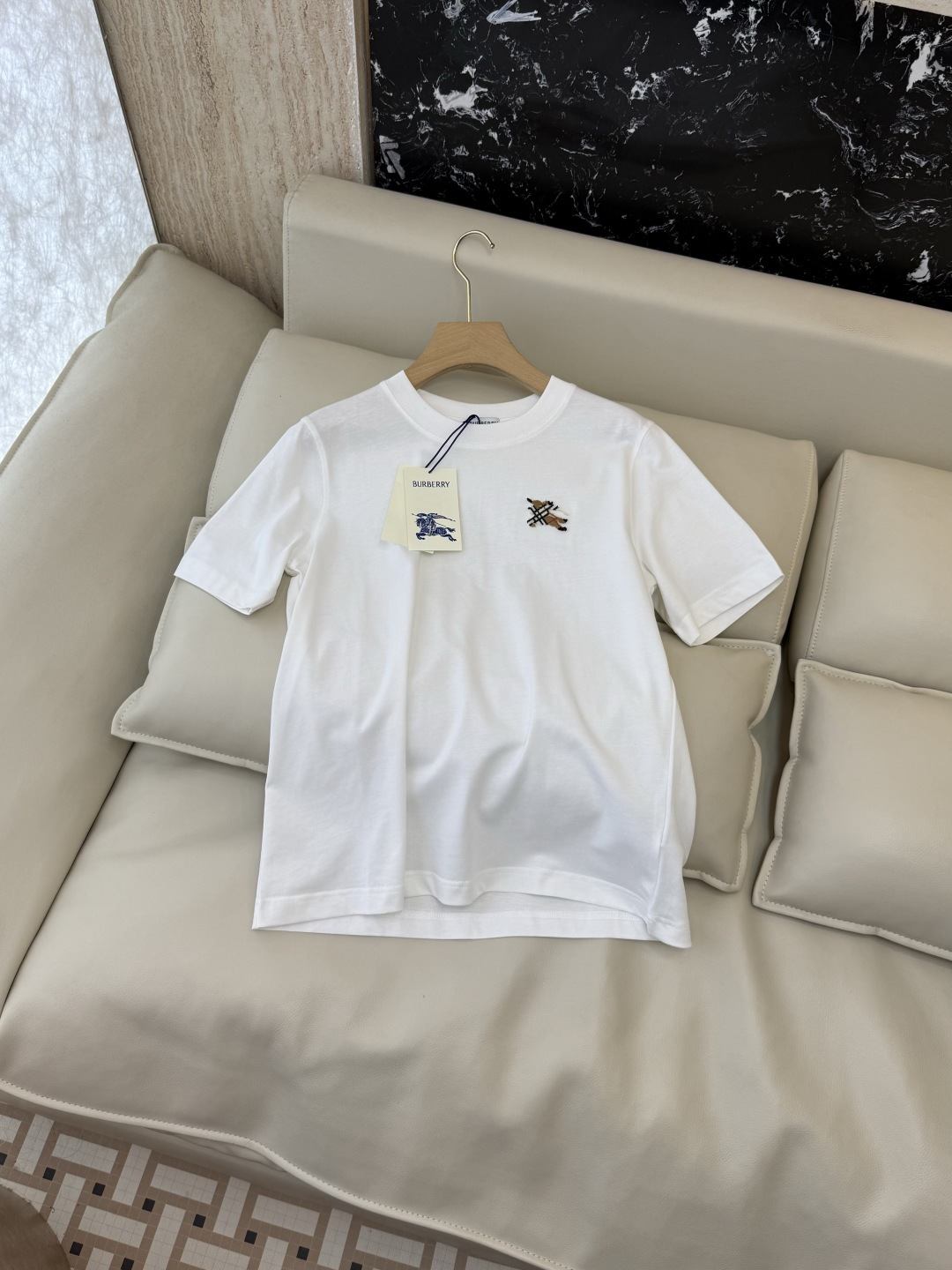 NO:828377,QG0218# New T-shirt factory P Bur Burberry round neck short-sleeved T-shirt four colors SML, Burberry-clothing, burberry, burberry, T-shirt, tees, t-shirt,19860909QG0218#新款T恤工厂P Bur 巴宝莉 圆领短袖T恤 四色 SML,博柏利-服装,burberry,burberry,T-shirt,tees，t-shirt,,Women's clothing