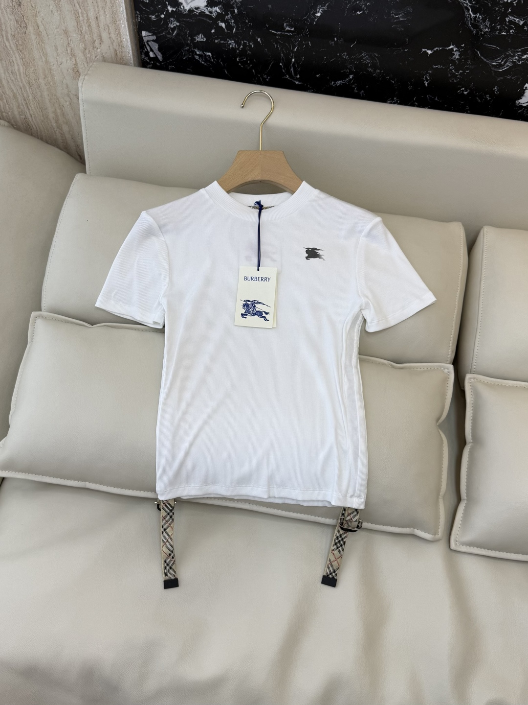 NO:828393,QG0220# New T-shirt factory P Bur Burberry round neck short-sleeved T-shirt black white SML, Burberry-clothing, burberry, burberry, T-shirt, tees, t-shirt,19860909QG0220#新款T恤工厂P Bur 巴宝莉 圆领短袖T恤 黑色 白色 SML,博柏利-服装,burberry,burberry,T-shirt,tees，t-shirt,,Women's clothing