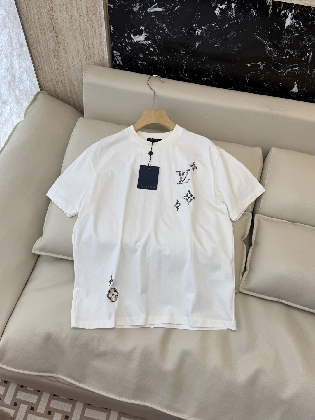 NO:828350,QG0223# New T-shirt factory P L v letter printing loose short-sleeved T-shirt white SML, Louis Vuitton-clothing, louis vuitton, T-shirt, tees, t-shirt,19860909QG0223#新款T恤工厂P L v 字母印花 宽松短袖 T恤 白色 SML,路易威登-服装,louis vuitton,T-shirt,tees，t-shirt,,Women's clothing