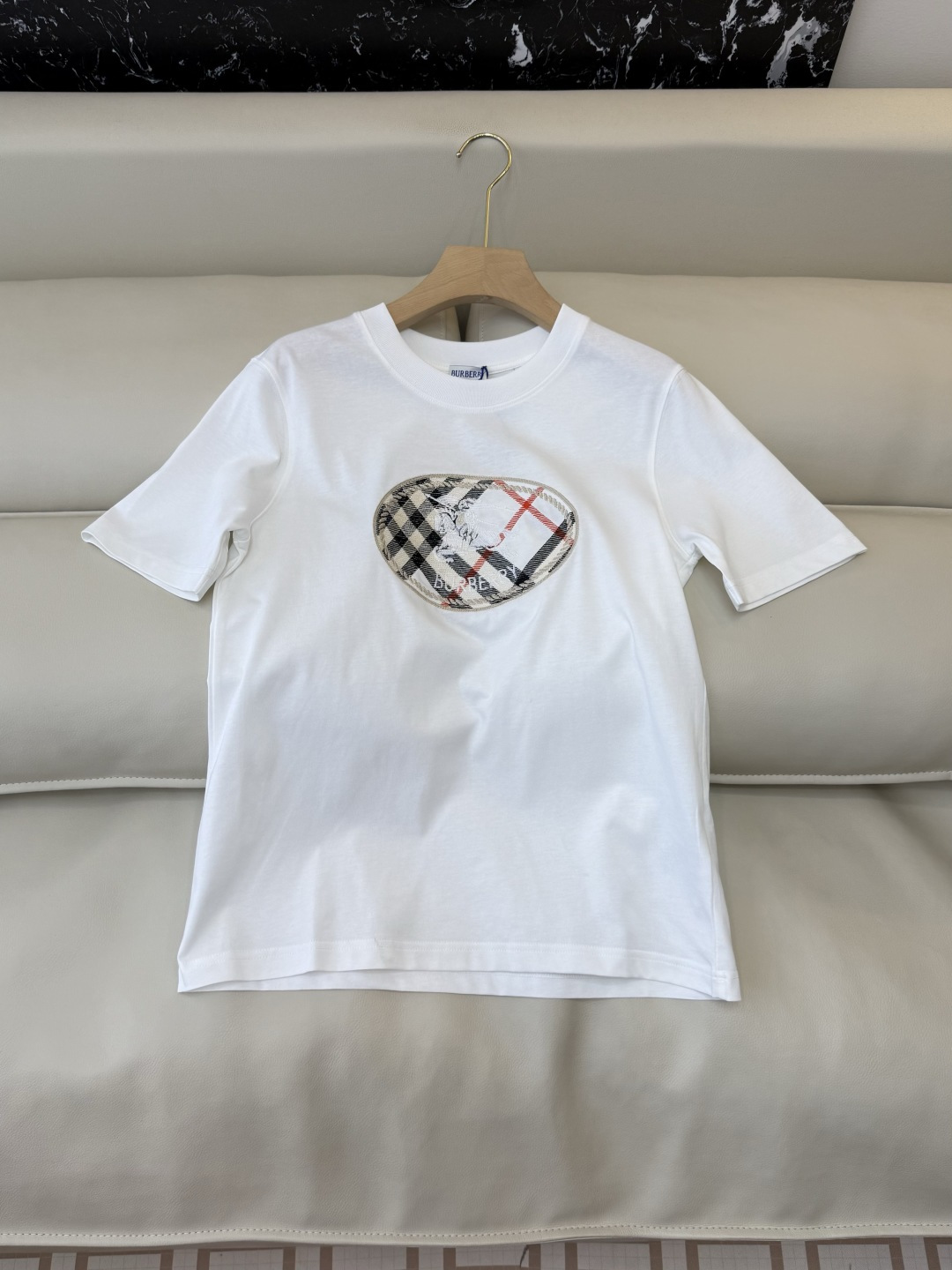 NO:828384,QG0219# New T-shirt factory P Bur Burberry round neck short-sleeved T-shirt three colors SML, Burberry-clothing, burberry, burberry, T-shirt, tees, t-shirt,19860909QG0219#新款T恤工厂P Bur 巴宝莉 圆领短袖T恤 三色 SML,博柏利-服装,burberry,burberry,T-shirt,tees，t-shirt,,Women's clothing