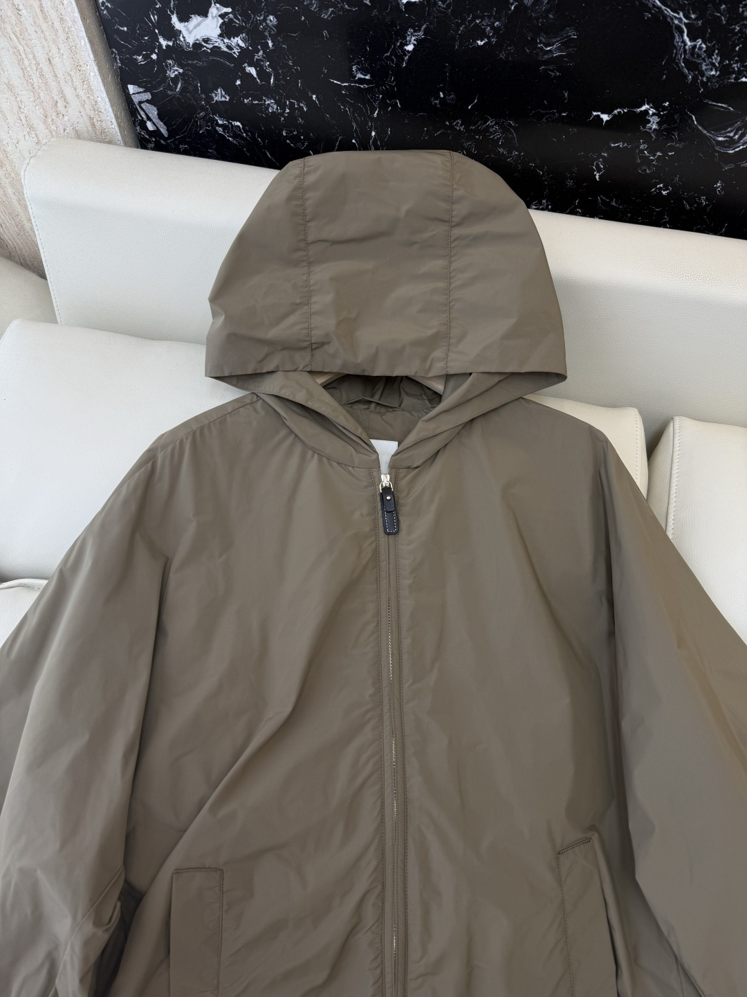 M2607#新款外套⚠️🌾Max mara 顶级版‼️皮标拉头 长袖防风外套  长款 藏青色 米色 咖色