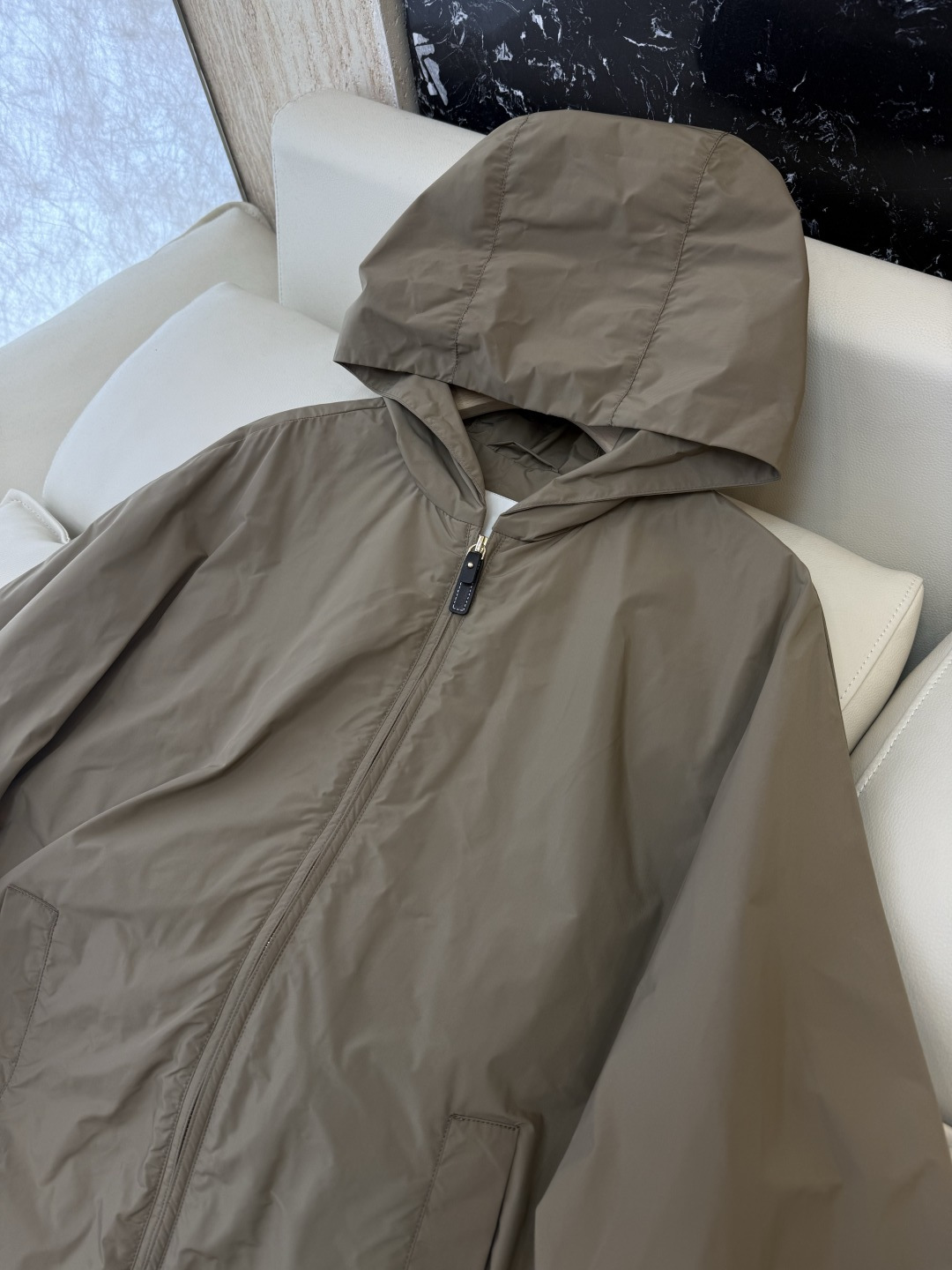 M2607#新款外套⚠️🌾Max mara 顶级版‼️皮标拉头 长袖防风外套  长款 藏青色 米色 咖色