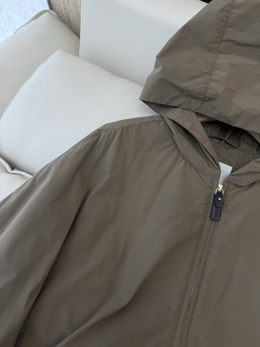 M2607#新款外套⚠️🌾Max mara 顶级版‼️皮标拉头 长袖防风外套  长款 藏青色 米色 咖色