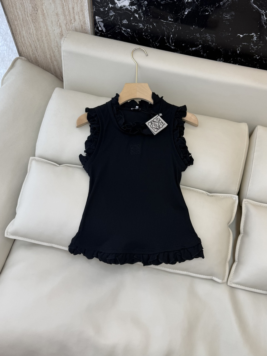 NO:828357,QG0221# New T-shirt factory P Loewe embroidered sleeveless fungus edge T-shirt white black SML, Loewe-clothing, loewe, loewe, tees, t-shirt,19860909QG0221#新款T恤工厂P Loewe 绣花无袖 木耳边 T恤 白色 黑色 SML,罗意威-服装,loewe,loewe,tees，t-shirt,,Women's clothing