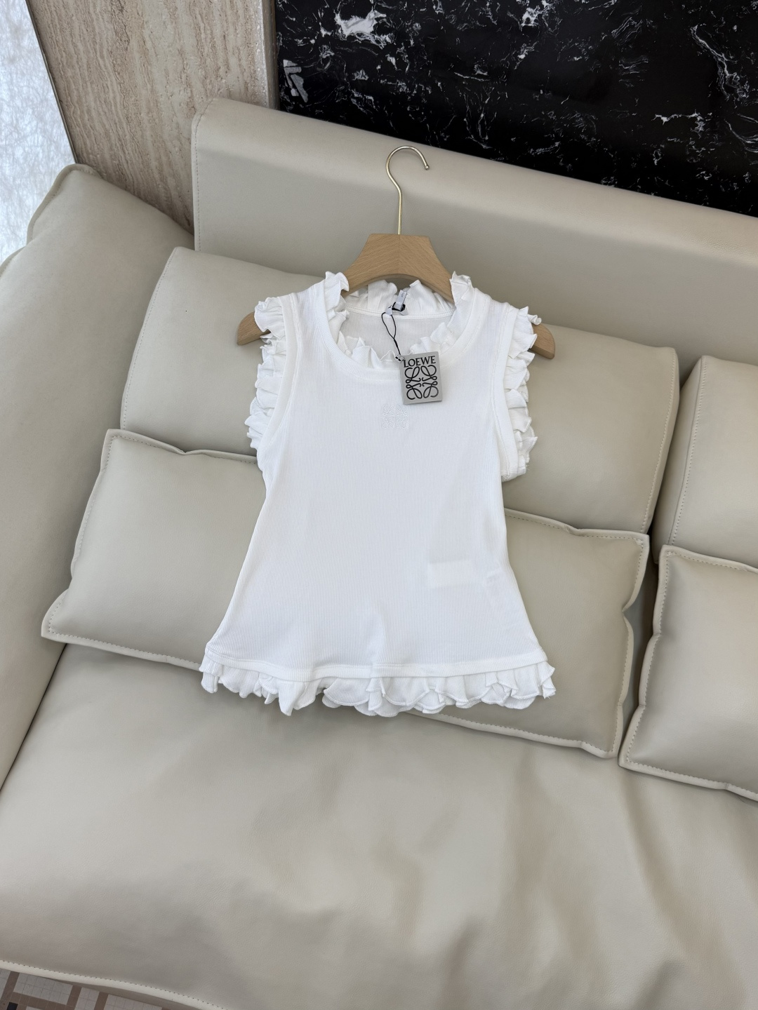 NO:828370,QG0221# New T-shirt factory P Loewe embroidered sleeveless fungus edge T-shirt white black SML, Loewe-clothing, loewe, loewe, tees, t-shirt,19860909QG0221#新款T恤工厂P Loewe 绣花无袖 木耳边 T恤 白色 黑色 SML,罗意威-服装,loewe,loewe,tees，t-shirt,,Women's clothing