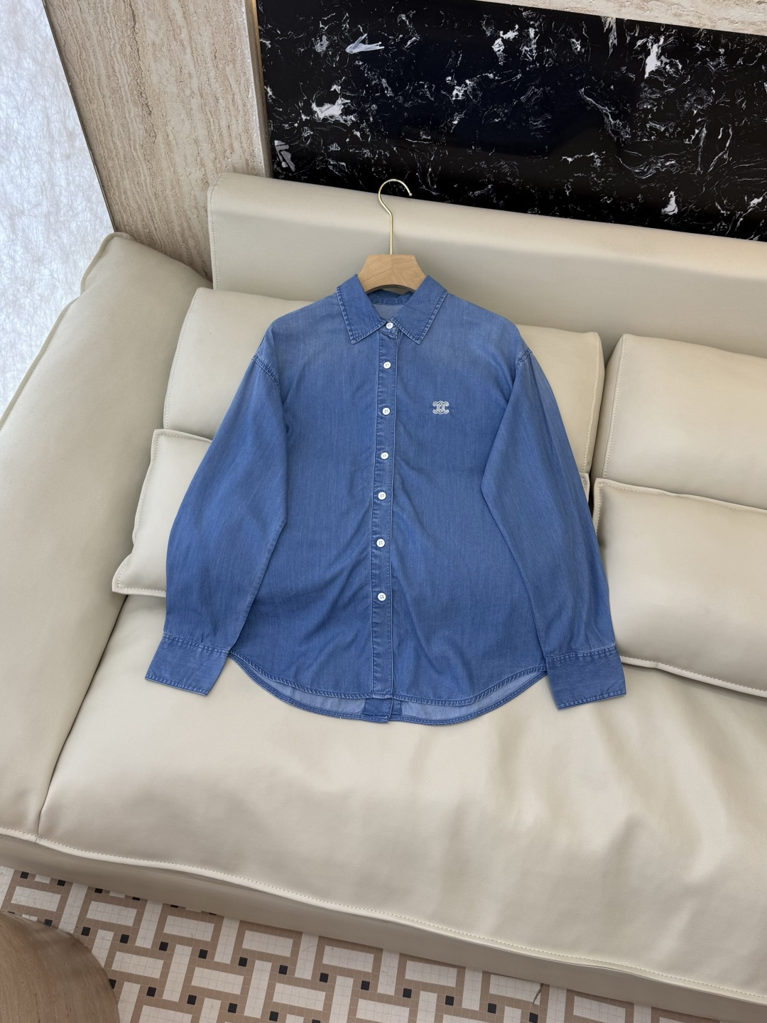NO:828338,CX0230# New shirt factory celine embroidered small logo long-sleeved washed denim cotton shirt blue SM L, Celine-clothing, celine, celine, shirts,19860909CX0230#新款衬衫工厂 celine 绣花小logo 长袖水洗牛仔棉衬衫 蓝色SM L,赛琳-服装,celine,celine,shirts,,Women's clothing