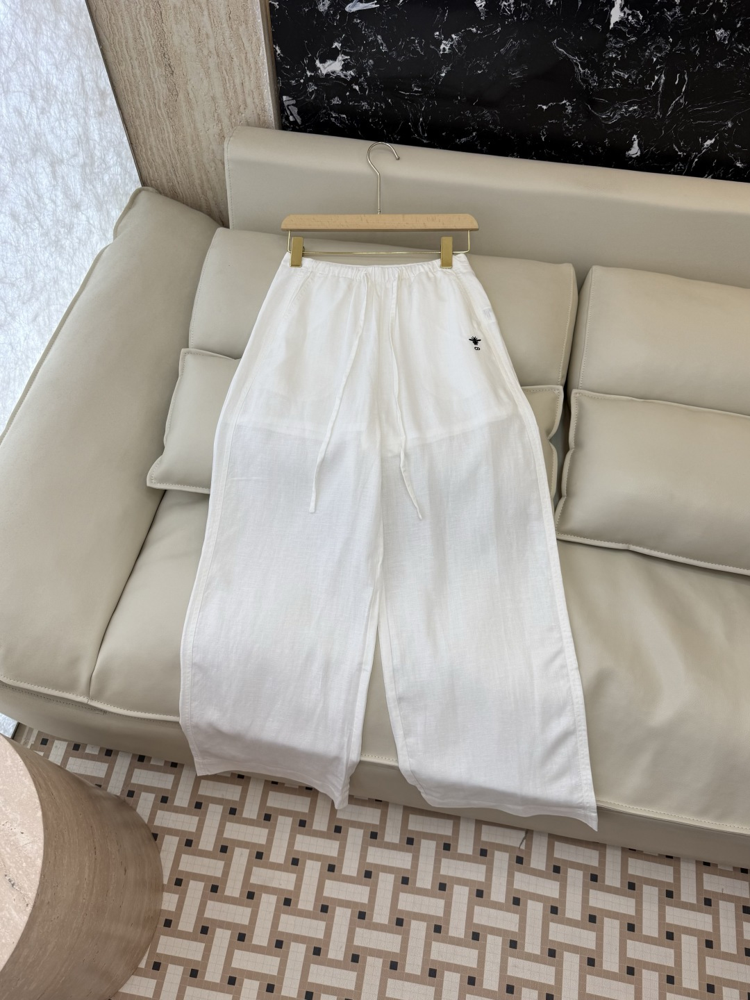 NO:828347,CX0229# new pants factory dior little bee cd embroidery wide leg linen trousers four colors SML, Dior-clothing, dior, dior,19860909CX0229#新款裤子工厂 dior 小蜜蜂cd刺绣 阔腿 亚麻长裤 四色 SML,迪奥-服装,dior,dior,,Women's clothing
