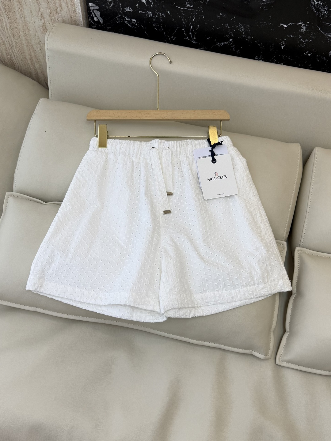 NO:828292,QG0227# New shorts factory P Mon masked hollow embroidered shorts white SML, Prada-clothing, prada, Moncler, shorts,19860909QG0227#新款短裤工厂P Mon 蒙口 镂空绣花短裤 白色 SML,普拉达-服装,prada,Moncler,shorts,,Women's clothing