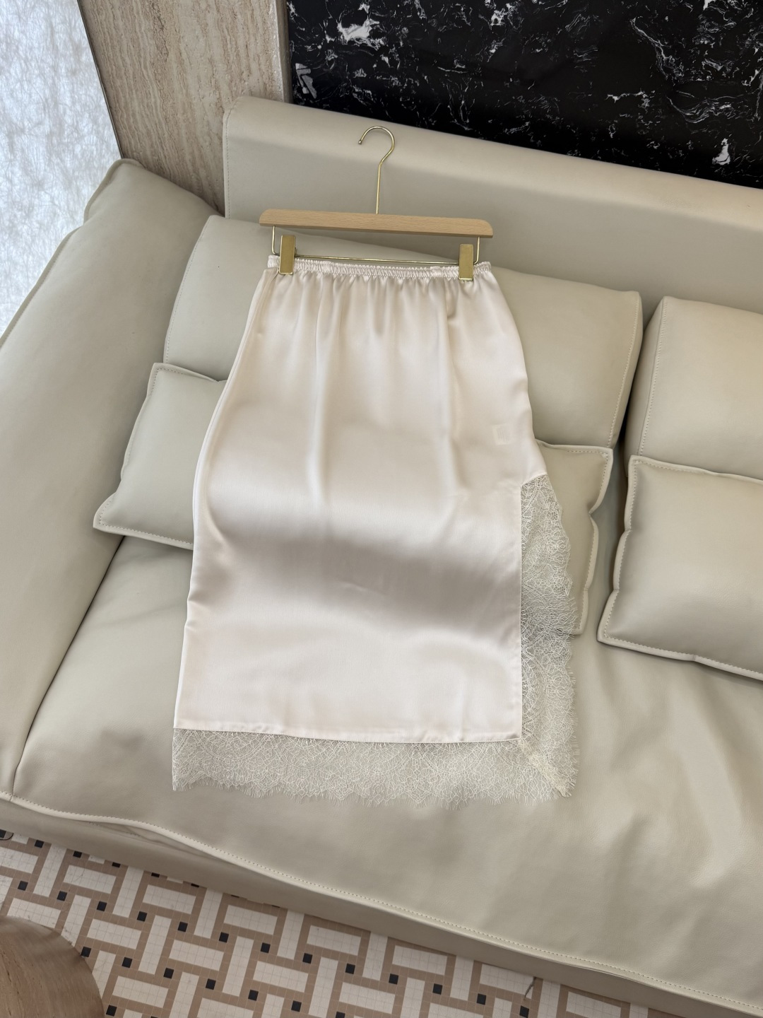 NO:829983,YJJ032# New Skirt Factory P super popular style cupro lace slit skirt four colors S-XL, women's clothing, skirts,19860909YJJ032#新款半裙工厂P 超级大爆款 铜氨丝 蕾丝花边 开叉 半裙 四色 S-XL,女装,skirts,,Women's clothing