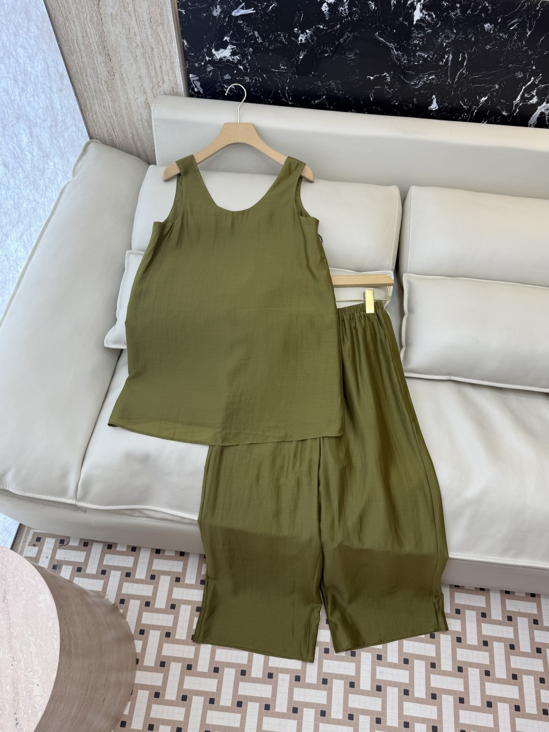 NO:830004,YJJ033# New suit factory P Tencel U-shaped collar sleeveless long top and trousers suit three colors SMLXL, women's clothing,19860909YJJ033#新款套装工厂P 天丝 U型领 无袖长上衣长裤套装 三色 SMLXL,女装,,Women's clothing