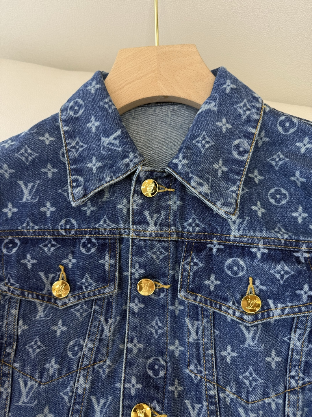 GU054#新款外套⚠️工厂特批‼️LV 老花 长袖 牛仔印花长袖外套 SML