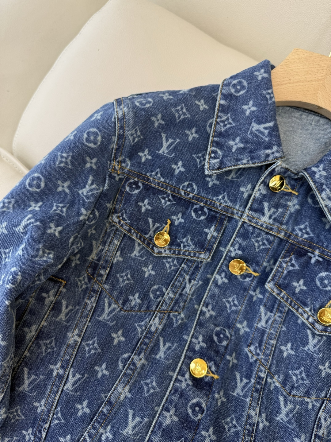 GU054#新款外套⚠️工厂特批‼️LV 老花 长袖 牛仔印花长袖外套 SML
