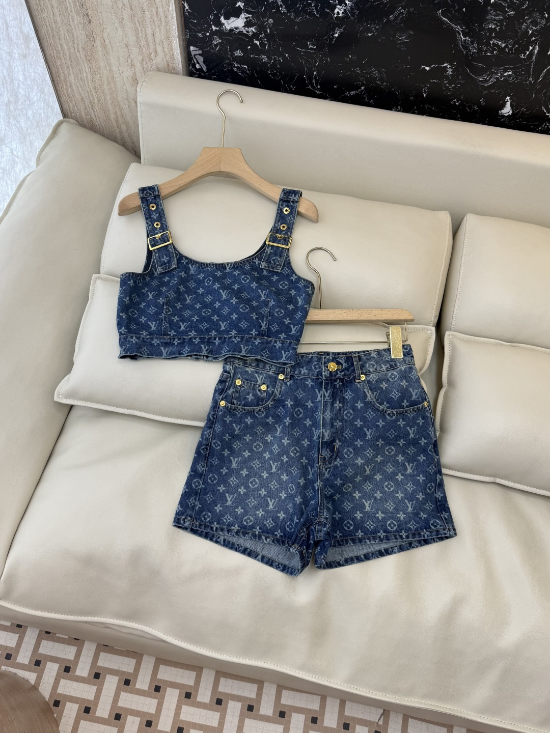NO:855266,GU+057# New suit P vest P shorts P LV presbyopic vest top denim printed shorts suit SML, Louis Vuitton-clothing, louis vuitton, louis vuitton, shorts,19860909GU+057#新款套装 P 背心P短裤P LV 老花 背心上衣牛仔印花短裤 套装 SML,路易威登-服装,louis vuitton,louis vuitton,shorts,,Women's clothing