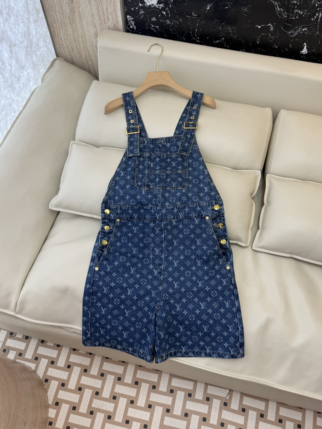 NO:855278,GU058# New overalls P LV presbyopia printed denim overalls SML, Louis Vuitton-clothing, louis vuitton, louis vuitton,19860909GU058#新款背带裤P LV老花 印花牛仔背带裤 SML,路易威登-服装,louis vuitton,louis vuitton,,Women's clothing