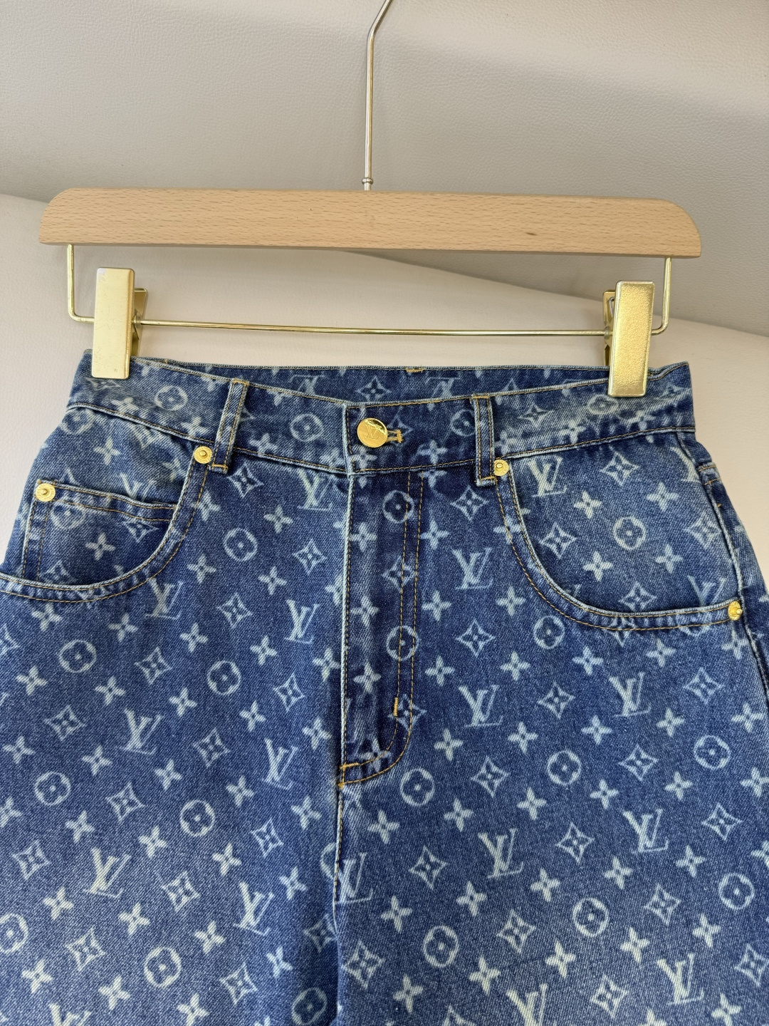 GU059#新款牛仔裤⚠️工厂特批‼️LV 老花 logo 印花 长牛仔裤 SML