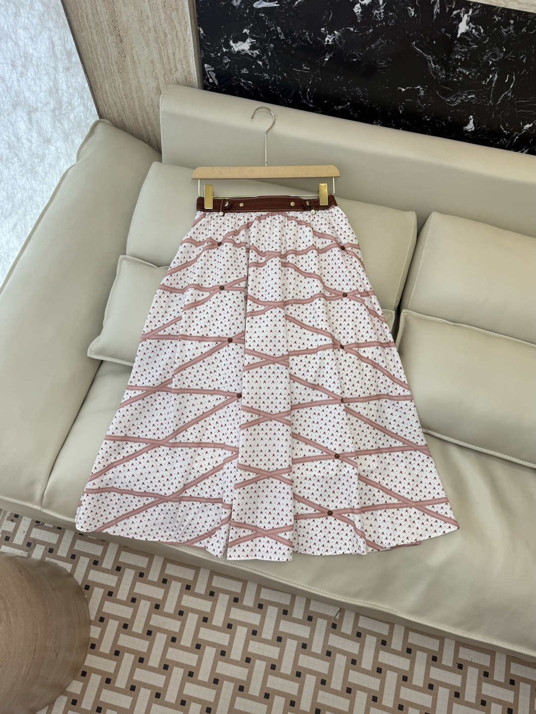 NO:855201,AW079# New Skirt P Grid Printed Oversized Hem Long Skirt SML, Louis Vuitton-clothing, louis vuitton, skirts,19860909AW079#新款半裙P 网格纹印花超大摆长半裙 SML,路易威登-服装,louis vuitton,skirts,,Women's clothing