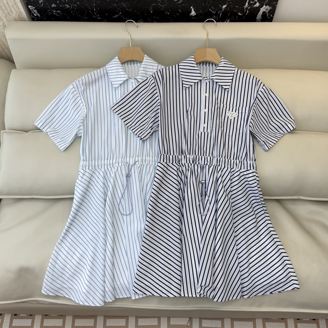 AW084#新款连衣裙⚠️工厂特批‼️PRADA 三角标 短袖条纹 短款 连衣裙 两色图 SM L