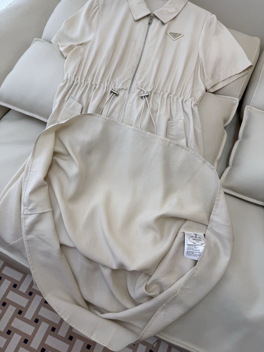AW083#新款连衣裙⚠️工厂特批‼️PRADA 三角标 短袖修身 连衣裙 黑色 杏色 SM L