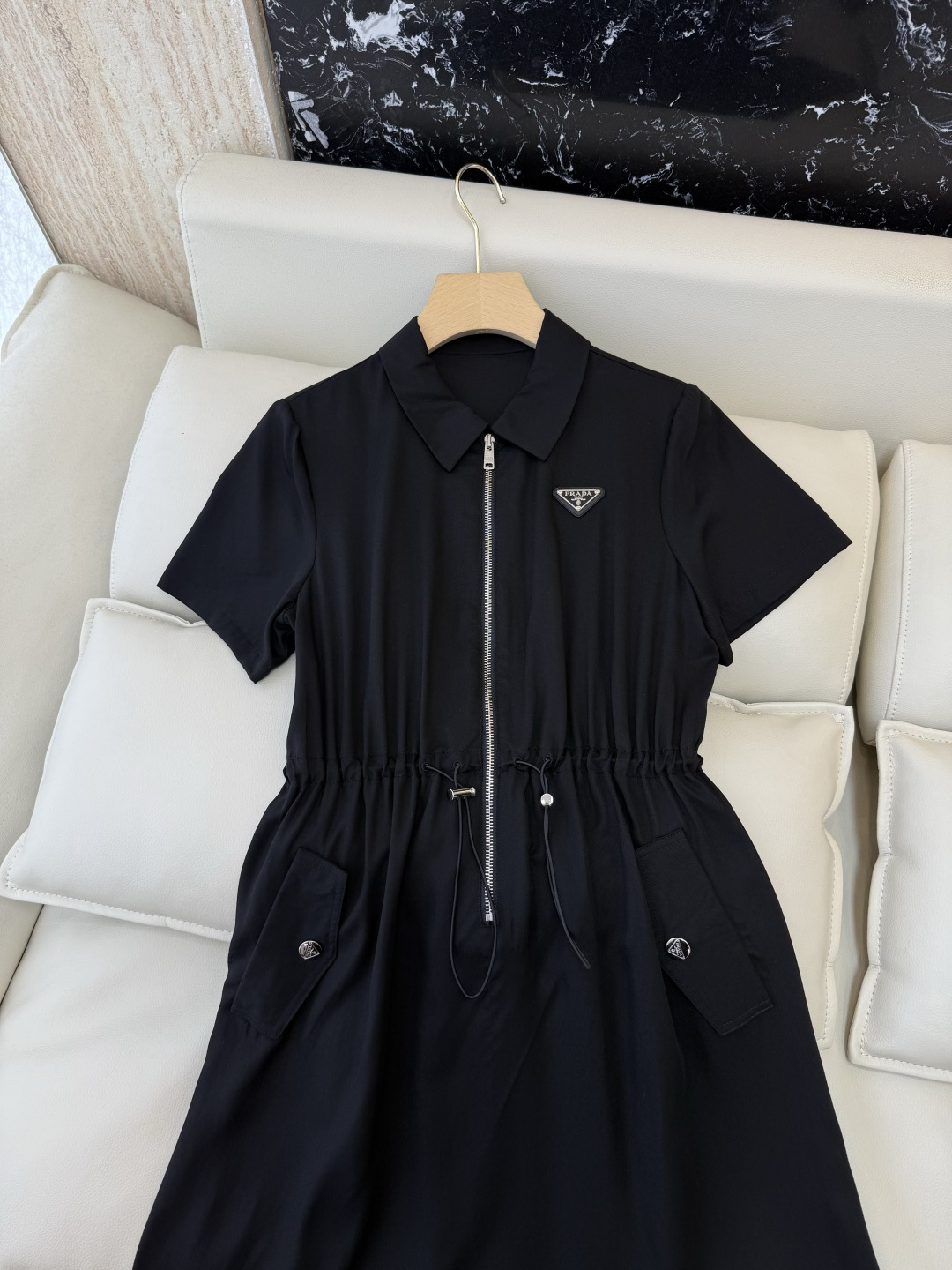 AW083#新款连衣裙⚠️工厂特批‼️PRADA 三角标 短袖修身 连衣裙 黑色 杏色 SM L