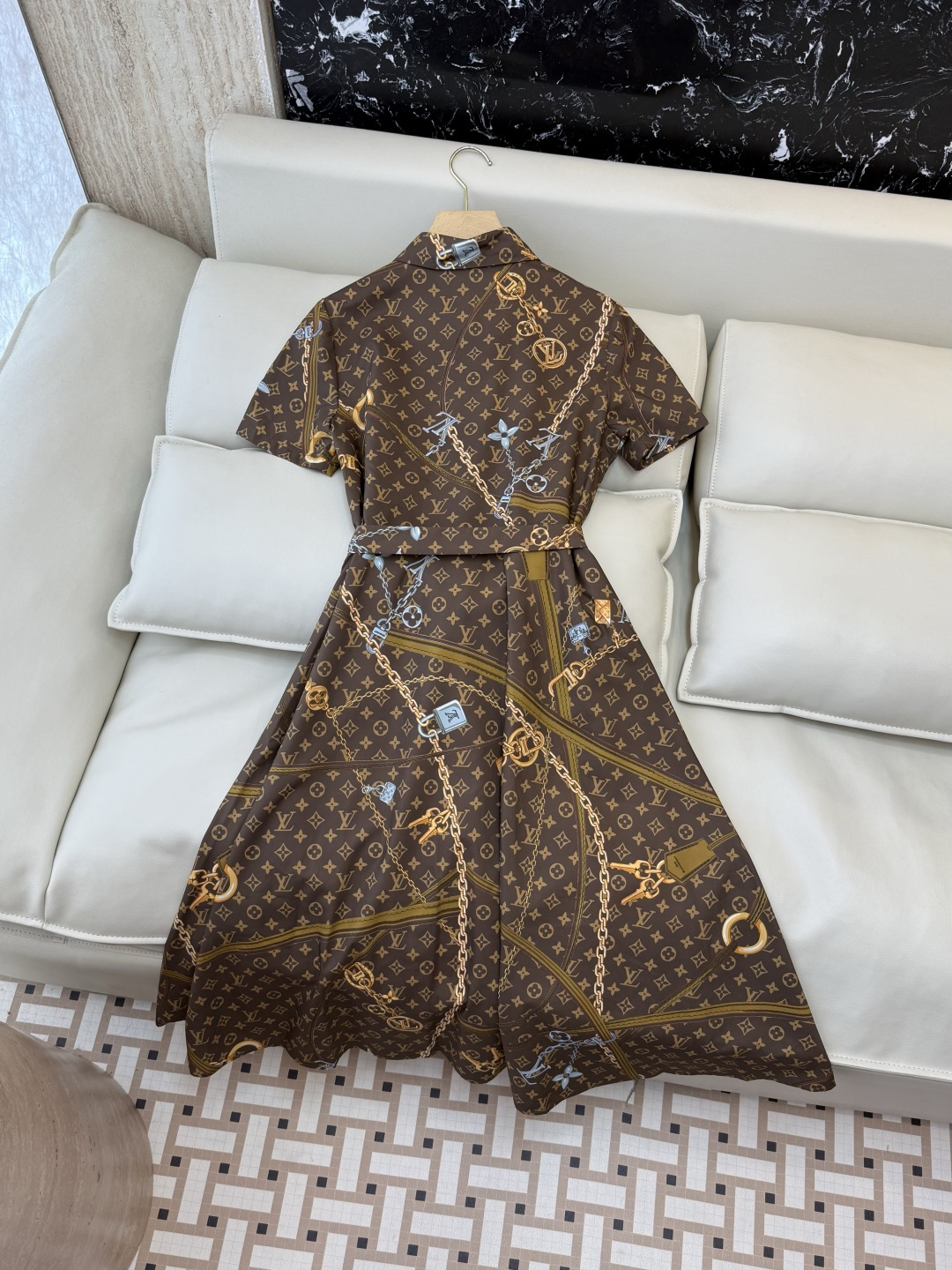 AW086#新款连衣裙⚠️工厂特批‼️Lv 链条印花 短袖修身连衣裙 两色图 SM L