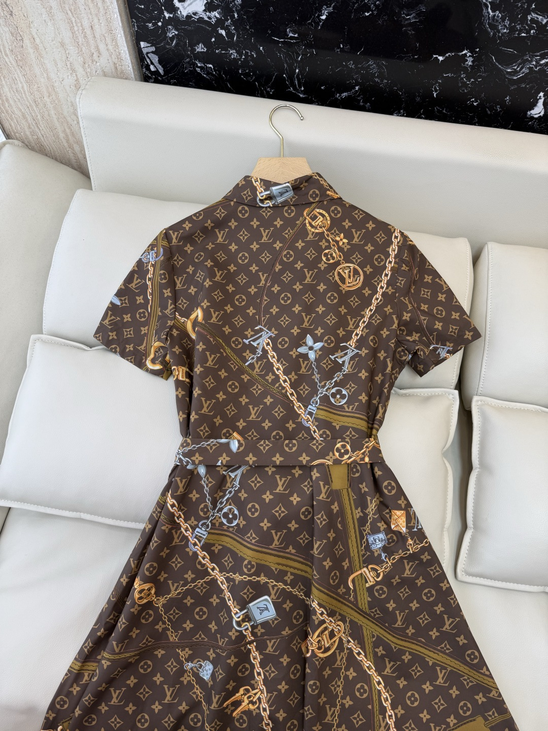 AW086#新款连衣裙⚠️工厂特批‼️Lv 链条印花 短袖修身连衣裙 两色图 SM L