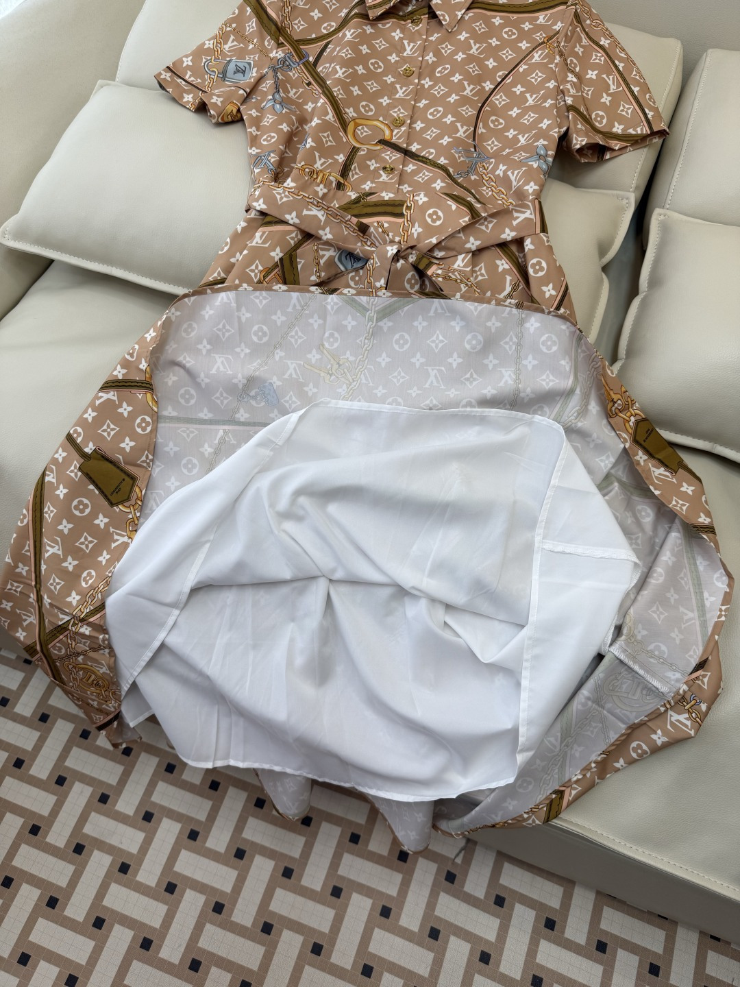 AW086#新款连衣裙⚠️工厂特批‼️Lv 链条印花 短袖修身连衣裙 两色图 SM L