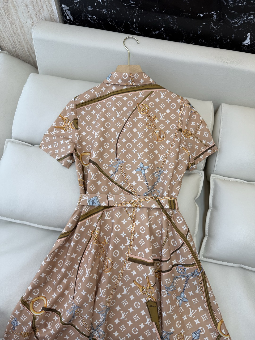AW086#新款连衣裙⚠️工厂特批‼️Lv 链条印花 短袖修身连衣裙 两色图 SM L