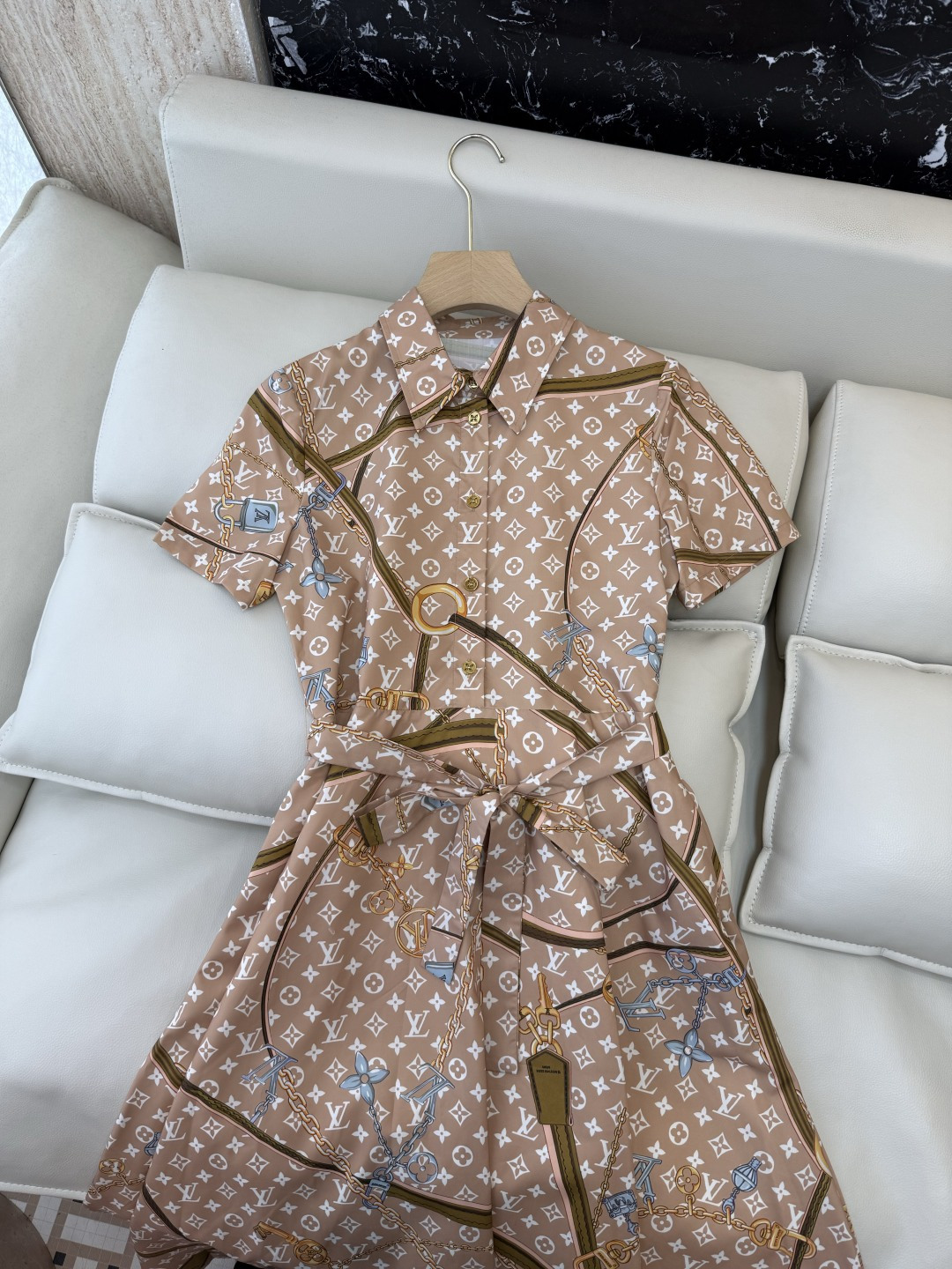 AW086#新款连衣裙⚠️工厂特批‼️Lv 链条印花 短袖修身连衣裙 两色图 SM L