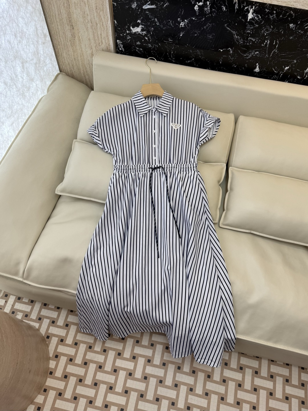 AW085#新款连衣裙⚠️工厂特批‼️PRADA 三角标 短袖条纹 长款 连衣裙 两色图 SM L