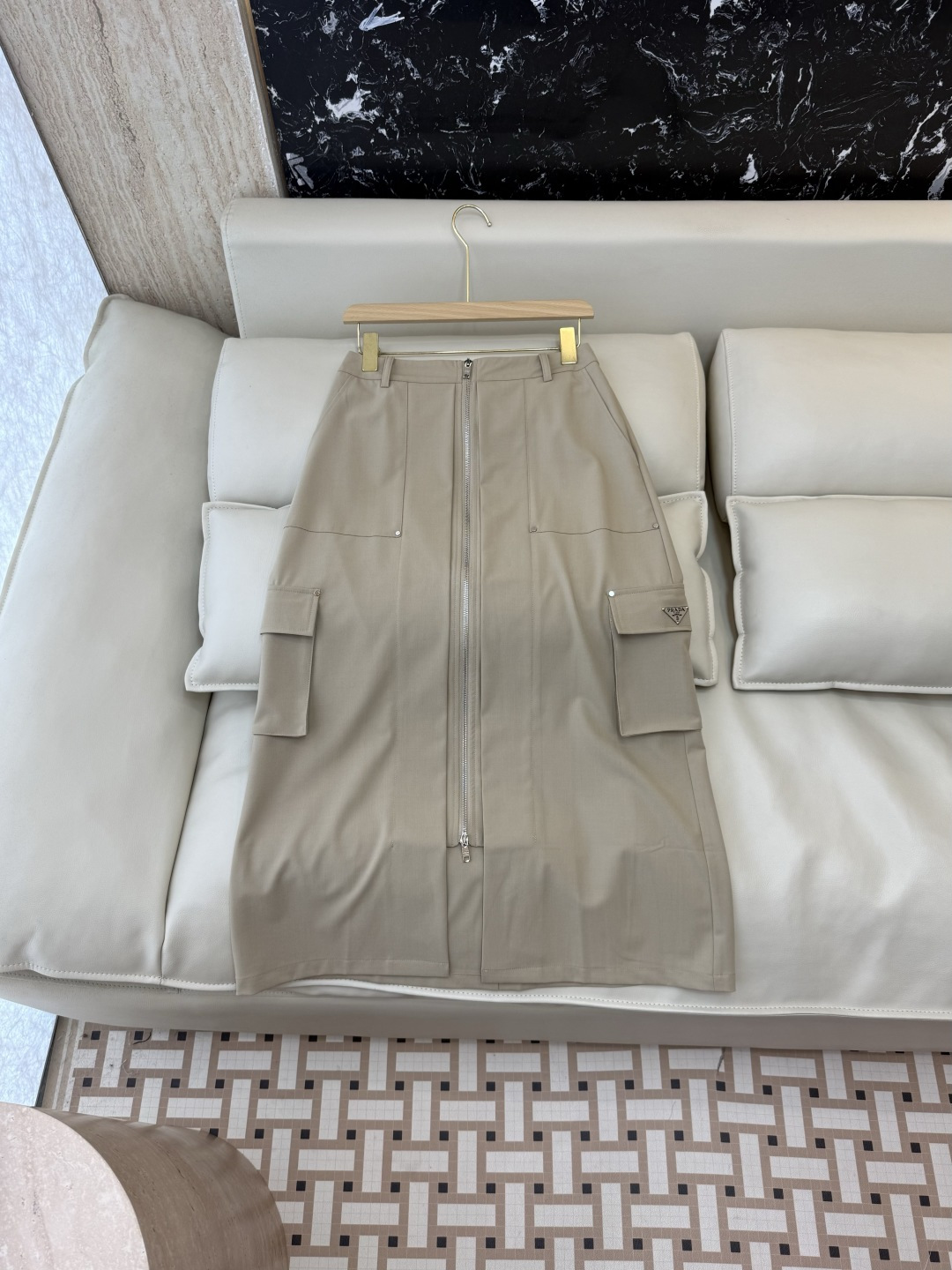 NO:855142,AW091# new skirt P PR triangle logo zipper style long skirt black khaki SML, Prada-clothing, prada, skirts,19860909AW091#新款半裙P PR 三角标 拉链款 长半裙 黑色 卡其色 SML,普拉达-服装,prada,skirts,,Women's clothing