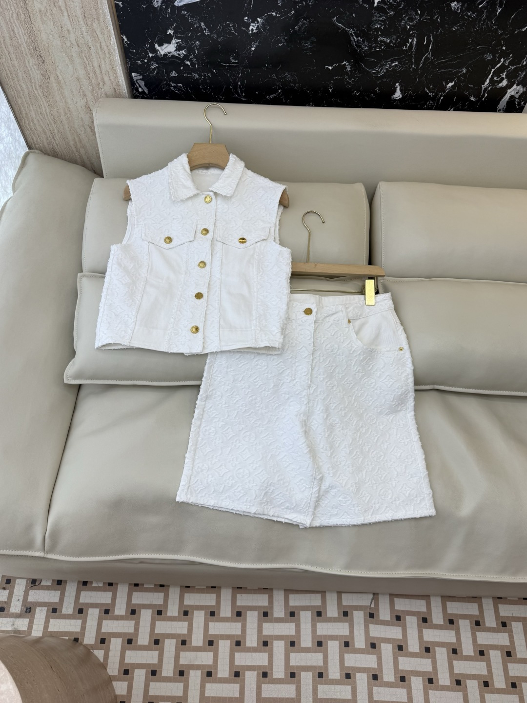 NO:855028,GU+82# new suit P top P medium pants PP LV embossed logo vest medium pants suit 36/38/40, Louis Vuitton-clothing, louis vuitton, louis vuitton,19860909GU+82#新款套装 P上衣P中裤PP LV 浮雕logo马甲中裤 套装 36/38/40,路易威登-服装,louis vuitton,louis vuitton,,Women's clothing