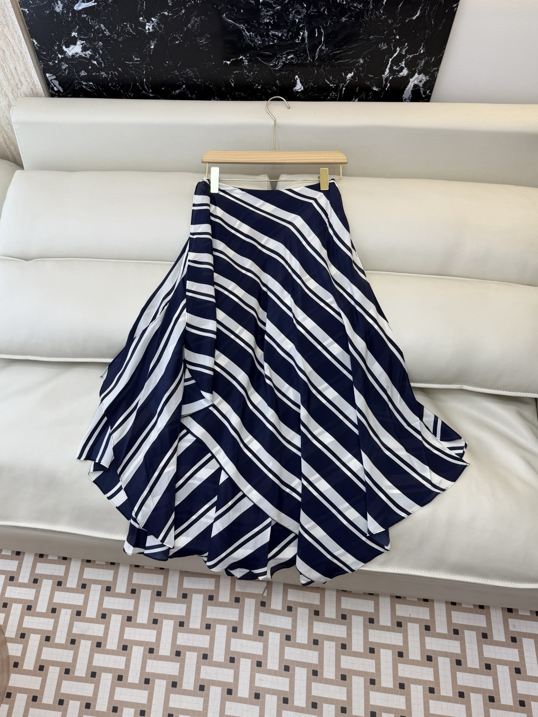 NO:857338,QD8098# new skirt Ralph Lauren sea style silk oversized skirt irregular design striped skirt SMLXL, women's clothing, skirts, real silk,19860909QD8098#新款半裙 拉夫劳伦 出海风 真丝 超大裙摆 不规则设计 条纹 半裙 SMLXL,女装,skirts,real silk,,Women's clothing