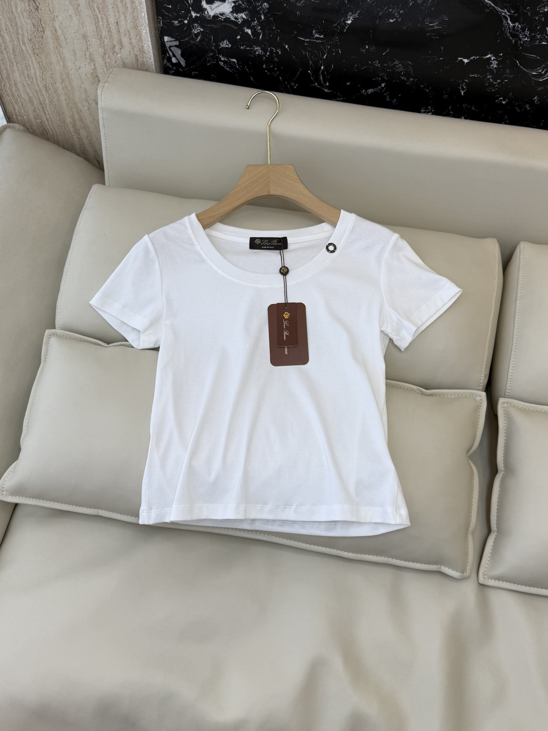 NO:857229,A# new T-shirt LP minimalist round neck short-sleeved T-shirt SML, women's clothing, loro piana, T-shirt, tees, t-shirt,19860909A#新款T恤 LP 极简圆领 短袖T恤 SML,女装,loro piana,T-shirt,tees，t-shirt,,Women's clothing