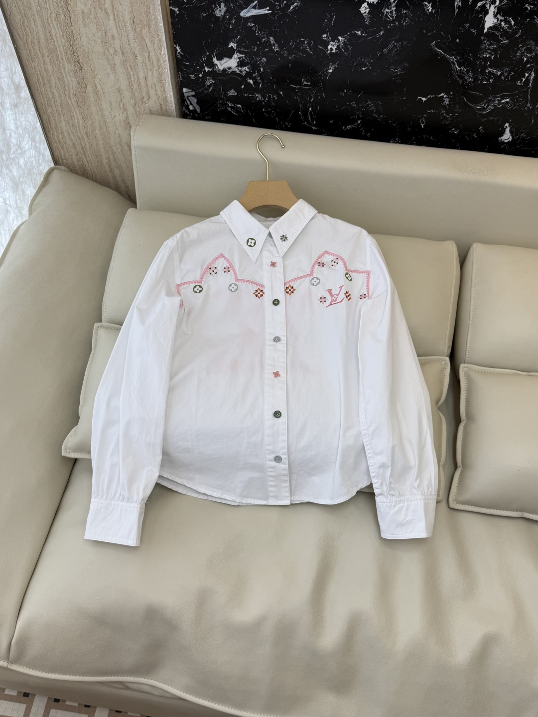 NO:857230,QU089# New shirt P L V heavy embroidery long-sleeved shirt white SML, Louis Vuitton-clothing, louis vuitton, shirts,19860909QU089#新款衬衫P L V重工刺绣 长袖衬衫 白色SML,路易威登-服装,louis vuitton,shirts,,Women's clothing