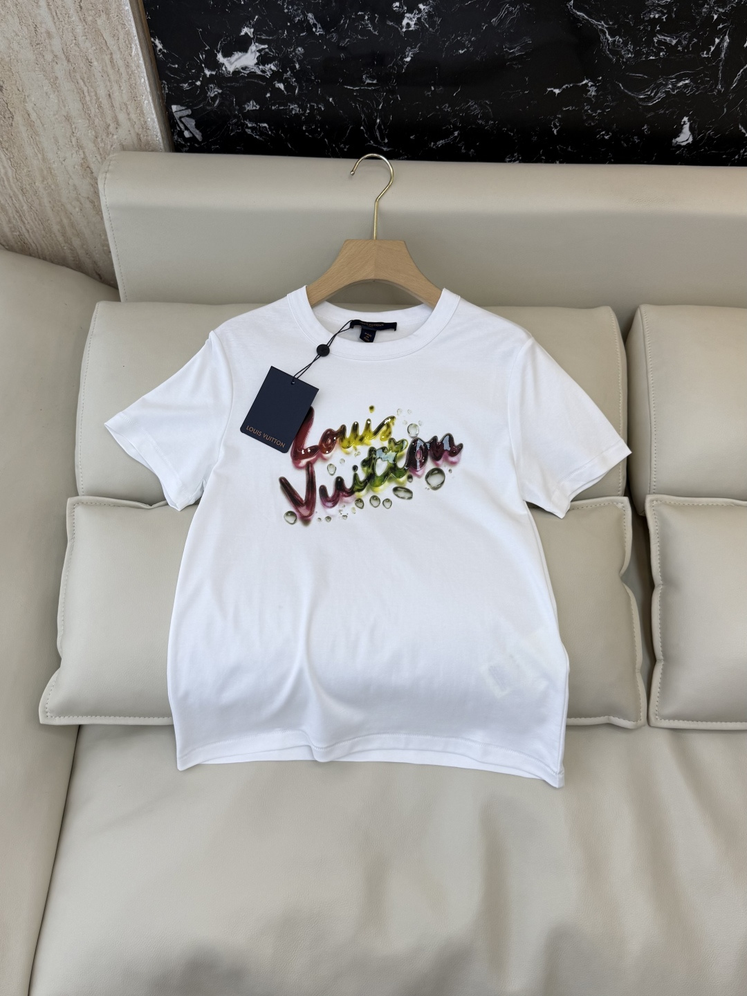 NO:857271,QG0235#New T-shirt LV 3D printing short-sleeved T-shirt SML,Louis Vuitton-clothing,louis vuitton,louis vuitton,T-shirt,tees,t-shirt,19860909QG0235#新款T恤 LV 3D印花 短袖T恤 SML,路易威登-服装,louis vuitton,louis vuitton,T-shirt,tees，t-shirt,,Women's clothing