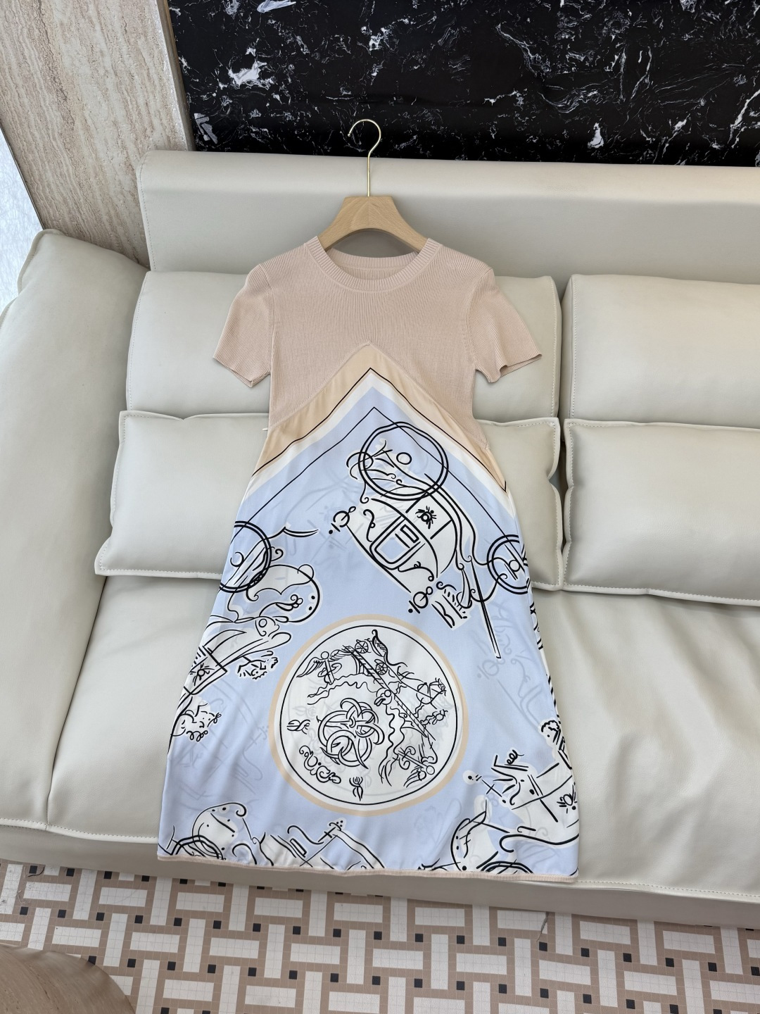 NO:857195,H326031#New Dress H Home Positioning Print Silk Spliced ​​Tencel Knitted Short Sleeve Dress Two Colors S-X L,Hermes-Clothing,hermes,skirts,T-shirt,real silk,19860909H326031#新款连衣裙 H家 定位印花 真丝拼接天丝针织短袖连衣裙 两色 S-X L,爱马仕-服装,hermes,skirts,T-shirt,real silk,,Women's clothing