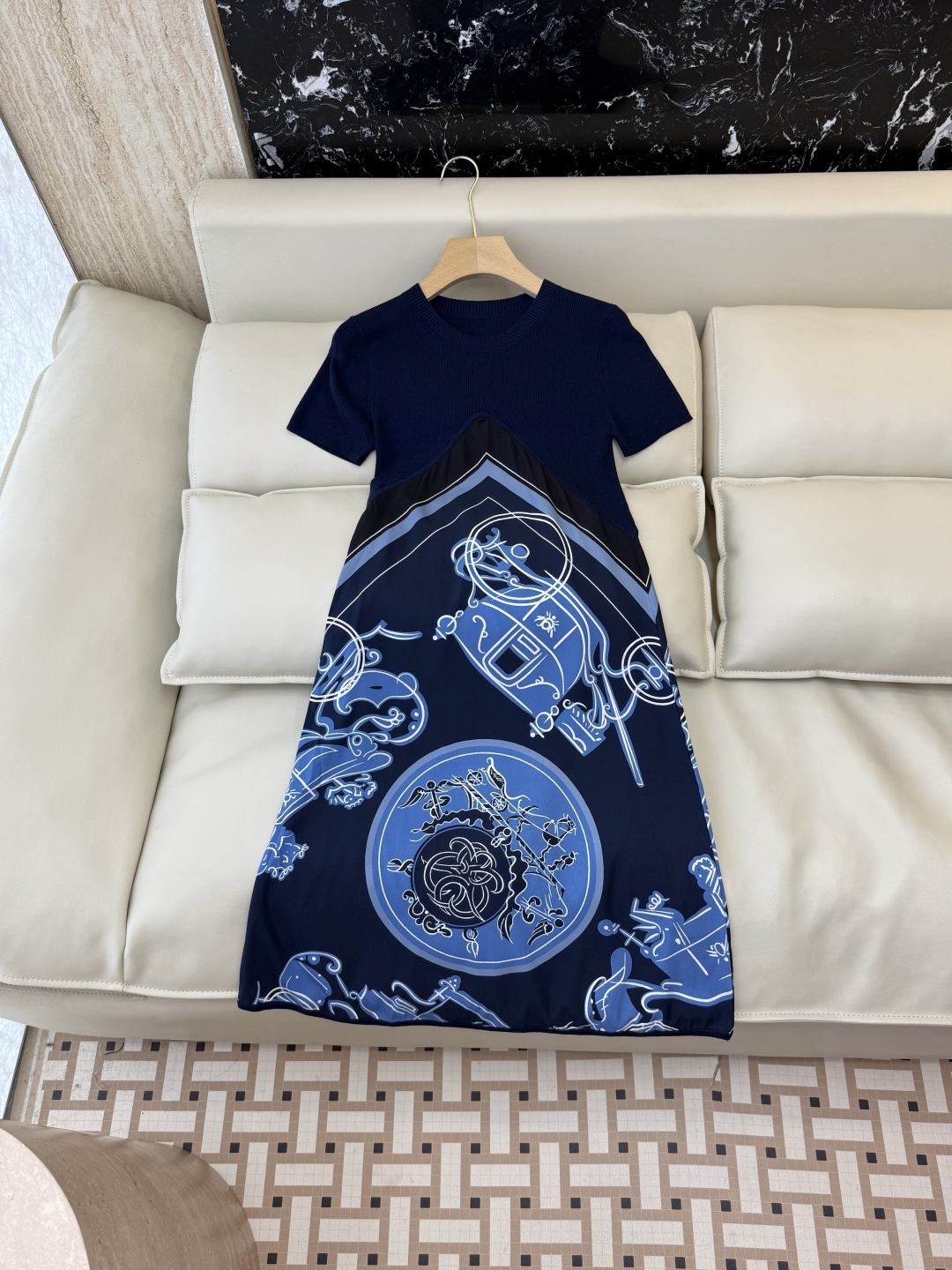 NO:857178,H326031#New Dress H Home Positioning Print Silk Spliced ​​Tencel Knitted Short Sleeve Dress Two Colors S-X L,Hermes-Clothing,hermes,skirts,T-shirt,real silk,19860909H326031#新款连衣裙 H家 定位印花 真丝拼接天丝针织短袖连衣裙 两色 S-X L,爱马仕-服装,hermes,skirts,T-shirt,real silk,,Women's clothing
