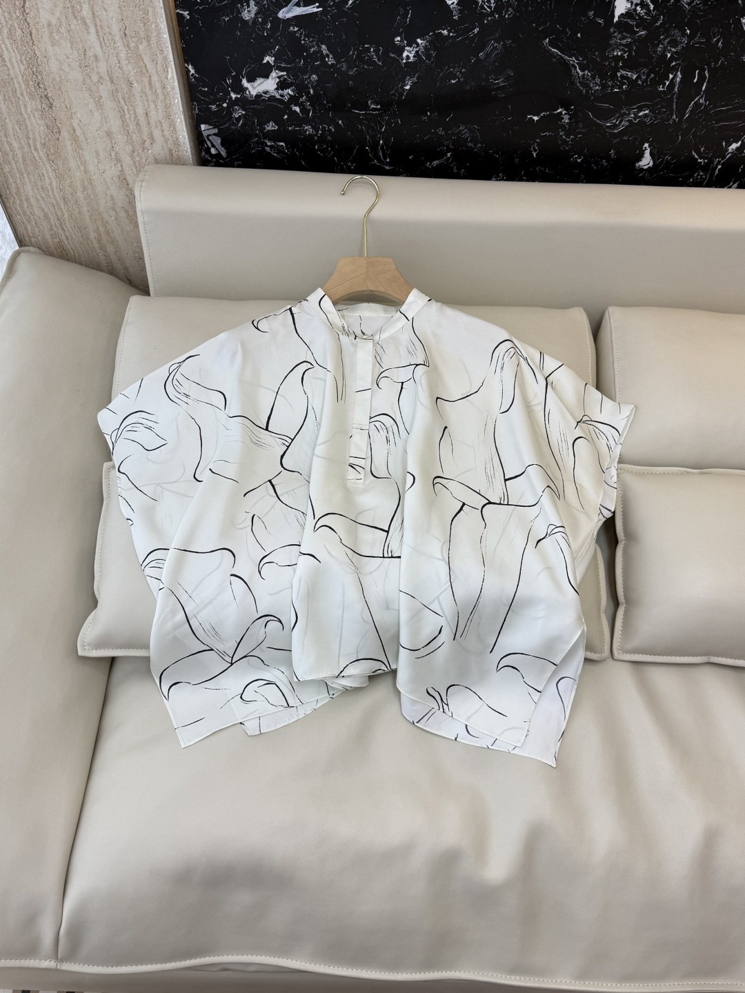 NO:858951,BS1201# New top freehand printing silk printed short-sleeved shirt beige S-XL, women's clothing, shirts, T-shirt, real silk,19860909BS1201#新款上衣 写意印花 真丝印花短袖衬衫 米色 S-XL,女装,shirts,T-shirt,real silk,,Women's clothing