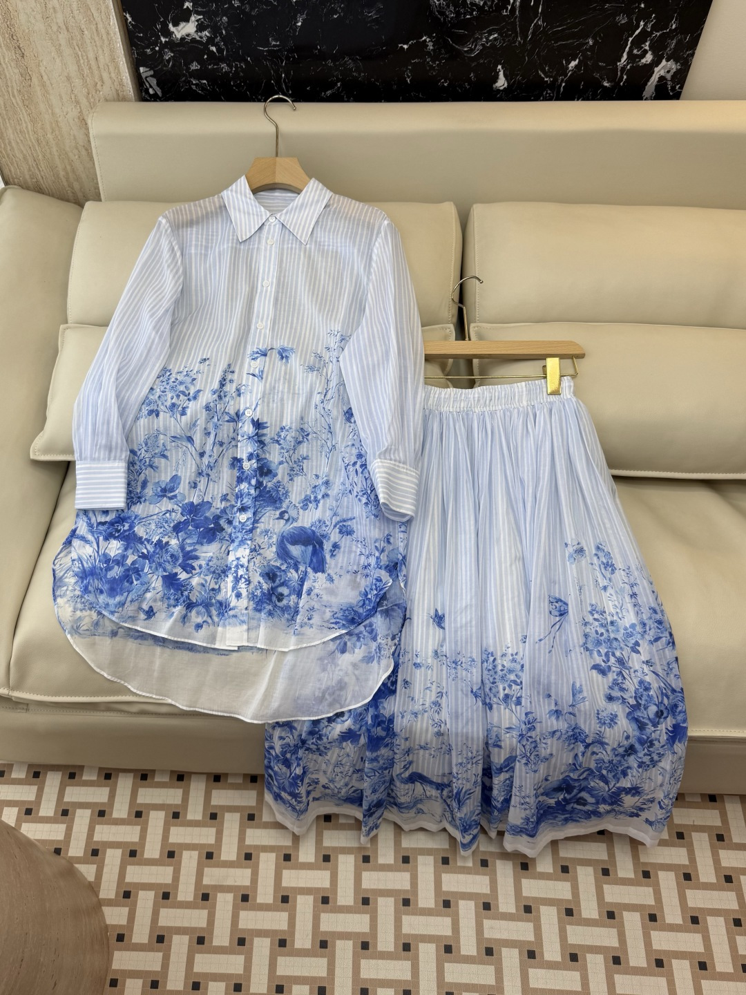 NO:859045,BS1218+1219# New suit Dior printed long-sleeved shirt striped printed long skirt suit 36-42, Dior-clothing, dior, dior, skirts, shirts,19860909BS1218+1219#新款套装 Dior 印花长袖衬衫条纹印花长半裙 套装 36-42,迪奥-服装,dior,dior,skirts,shirts,,Women's clothing