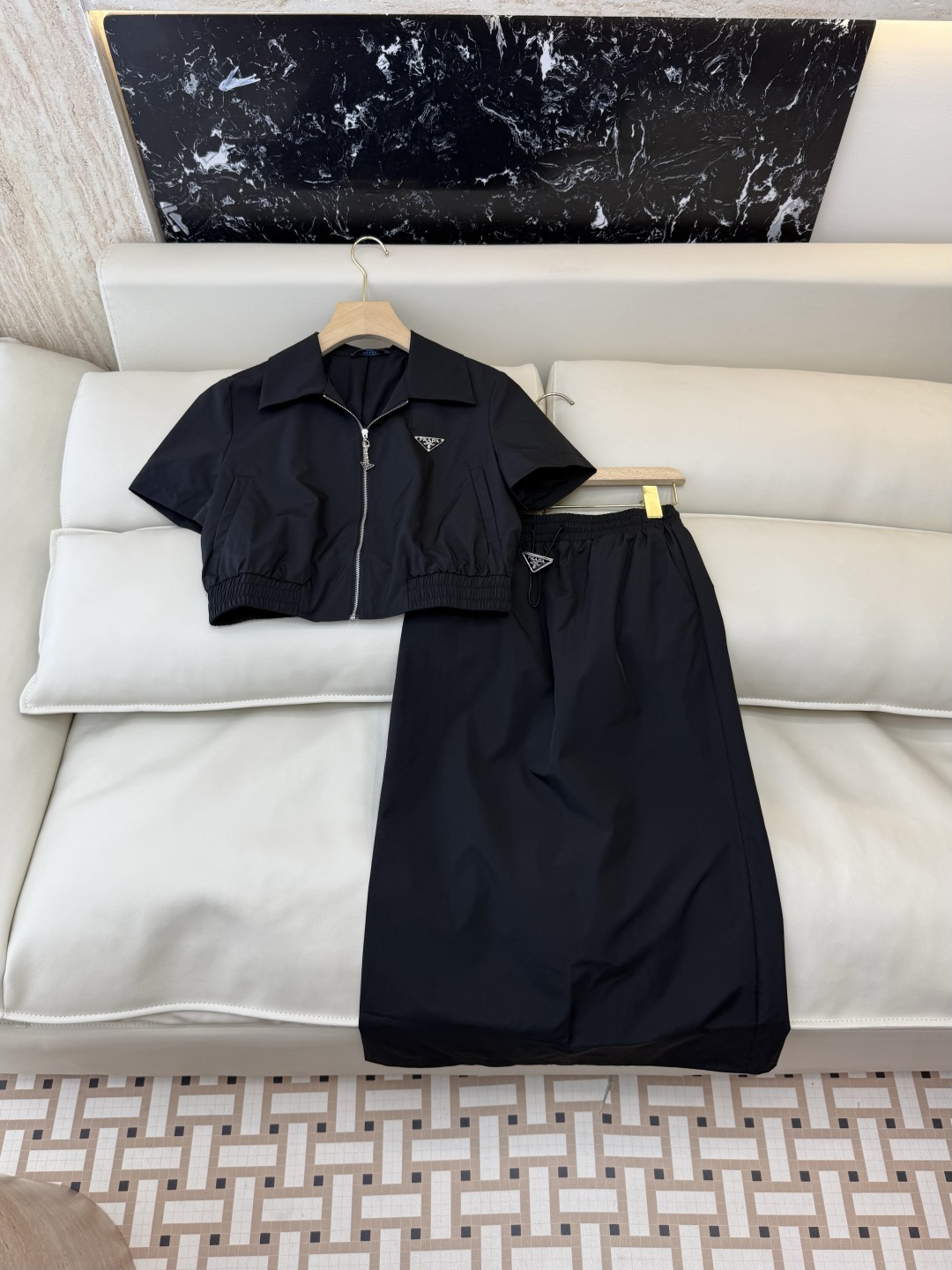 NO:858871,AQ013# New suit P PR corner mark short-sleeved top long skirt suit white black SML, Prada-clothing, prada, skirts, T-shirt,19860909AQ013#新款套装P PR角标 短袖上衣长半裙 套装 白色 黑色 SML,普拉达-服装,prada,skirts,T-shirt,,Women's clothing