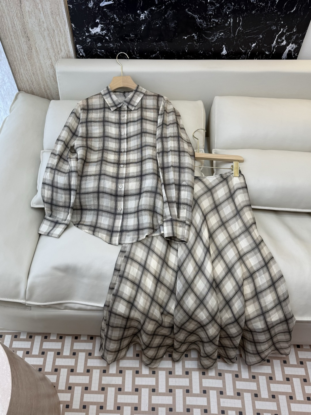NO:864092,ZM008# The highest version on the new market. The girl inspects the goods, trims the three marks on the threads, and delivers the goods. You can send pictures and take videos. If you want quality or service, please add me on WeChat. I will not accept urgent orders. Style suit BC plaid long-sleeved shirt top long skirt suit SML, women's clothing, skirts, shirts,19860909ZM008#新市面最高版本小妹验货、修剪线头上三标、发货可发图及拍视频,要品质要服务的加我微信,不接急单.款套装 BC 格纹长袖衬衫上衣长半裙 套装SML,女装,skirts,shirts,,Women's clothing