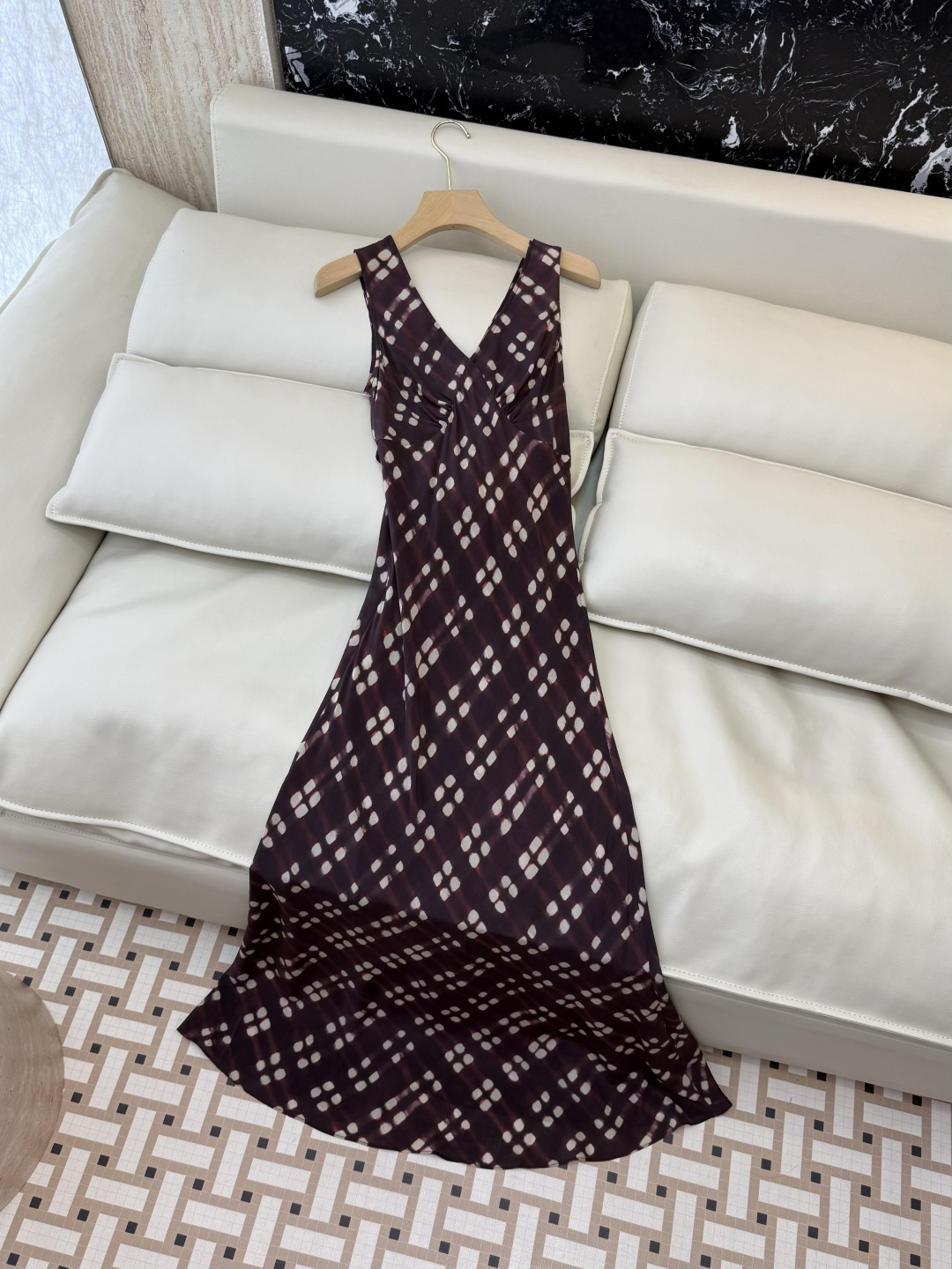 NO:861731,YJJ0918# The highest version on the new market. The girl inspects the goods, trims the three marks on the threads, and delivers the goods. You can send pictures and take videos. If you want quality or service, please add me on WeChat. We do not accept urgent orders. Dress factory. Silk printed V-neck. Silk dress. Three colors. SMLXL, women's clothing, skirts, real silk,19860909YJJ0918#新市面最高版本小妹验货、修剪线头上三标、发货可发图及拍视频,要品质要服务的加我微信,不接急单.款连衣裙工厂 真丝印花V领 真丝连衣裙 三色 SMLXL,女装,skirts,real silk,,Women's clothing