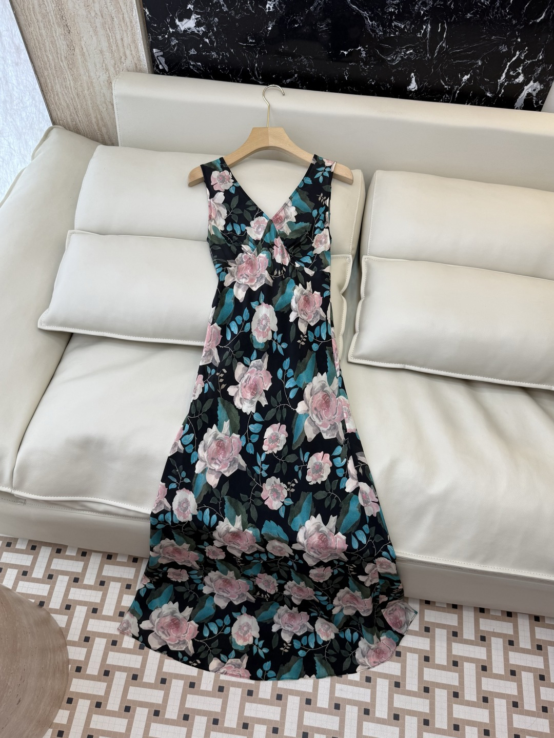 NO:861683,YJJ0918# The highest version on the new market. The girl inspects the goods, trims the three marks on the threads, and delivers the goods. You can send pictures and take videos. If you want quality or service, please add me on WeChat. We do not accept urgent orders. Dress factory. Silk printed V-neck. Silk dress. Three colors. SMLXL, women's clothing, skirts, real silk,19860909YJJ0918#新市面最高版本小妹验货、修剪线头上三标、发货可发图及拍视频,要品质要服务的加我微信,不接急单.款连衣裙工厂 真丝印花V领 真丝连衣裙 三色 SMLXL,女装,skirts,real silk,,Women's clothing