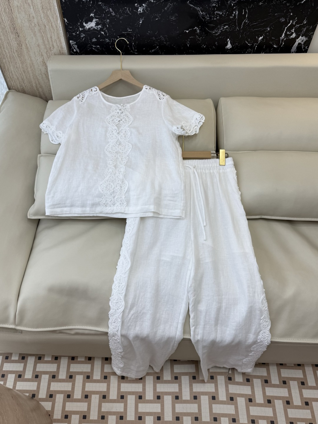 NO:864095,YM0133# The highest version on the new market. The girl inspects the goods, trims the three marks on the threads, and delivers the goods. You can send pictures and take videos. If you want quality or service, please add me on WeChat. We will not accept urgent orders. Style suit factory P linen embroidered short-sleeved top and trousers suit blue white SMLXL, women's clothing, T-shirt,19860909YM0133#新市面最高版本小妹验货、修剪线头上三标、发货可发图及拍视频,要品质要服务的加我微信,不接急单.款套装工厂P 亚麻绣花短袖上衣长裤 套装 蓝色 白色 SMLXL,女装,T-shirt,,Women's clothing
