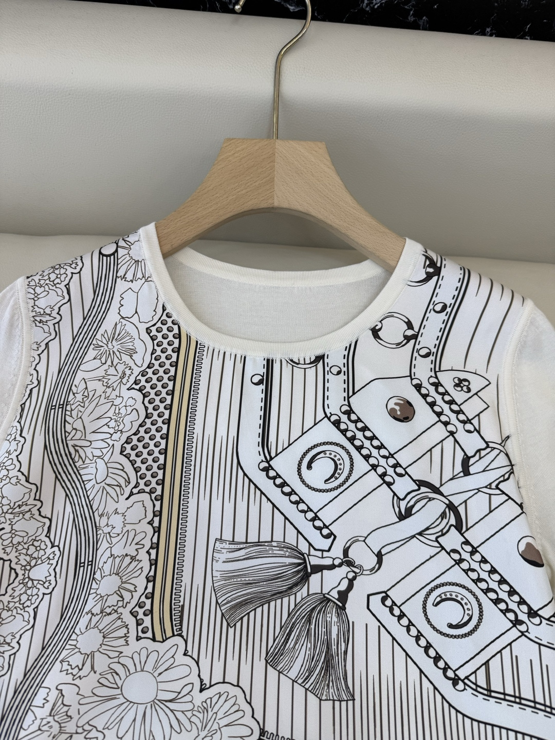 H#新款上衣⚠️🌾H家 定位印花100% 真丝拼接天丝针织上衣 短袖 S-XXL