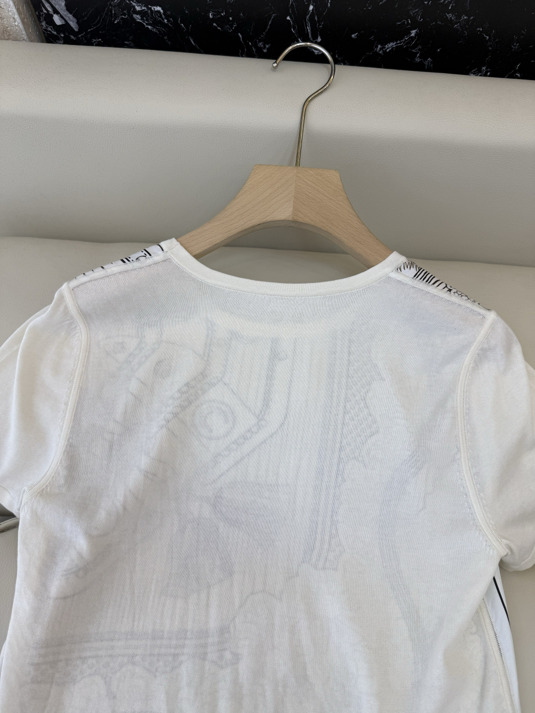 H#新款上衣⚠️🌾H家 定位印花100% 真丝拼接天丝针织上衣 短袖 S-XXL