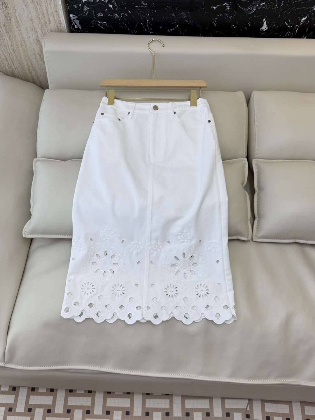 NO:867361,LH8101# New Skirt Factory P Denim Splicing Heavy Industry Hollow Embroidered Skirt White SML, Women's Clothing, Skirts,19860909LH8101#新款半裙工厂P 牛仔拼接重工镂空绣花半裙 白色 ＳＭＬ,女装,skirts,,Women's clothing