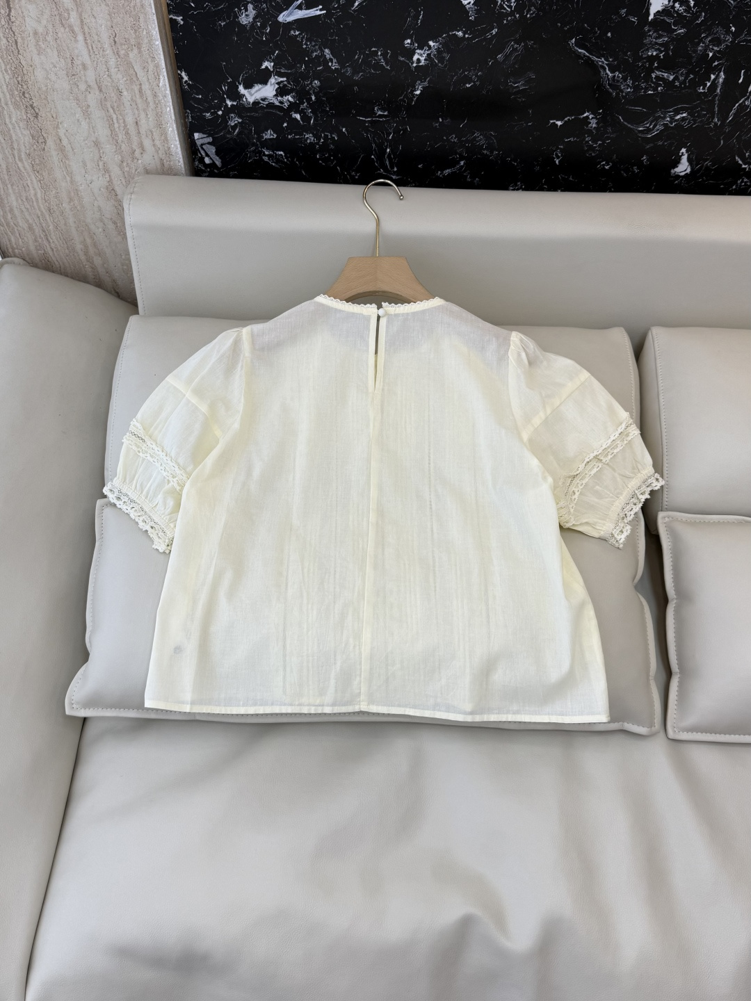 LH0236#新款上衣⚠️工厂特批‼️100% 棉 绣花短袖上衣 黄色 白色 ＳＭＬ